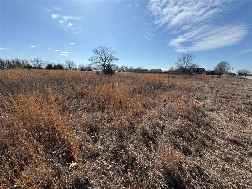 454 N Linn Valley DR, Linn Valley, KS 66040