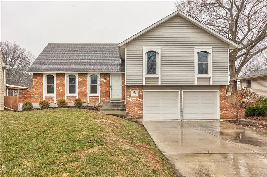 12721 W 100th ST, Lenexa, KS 66215