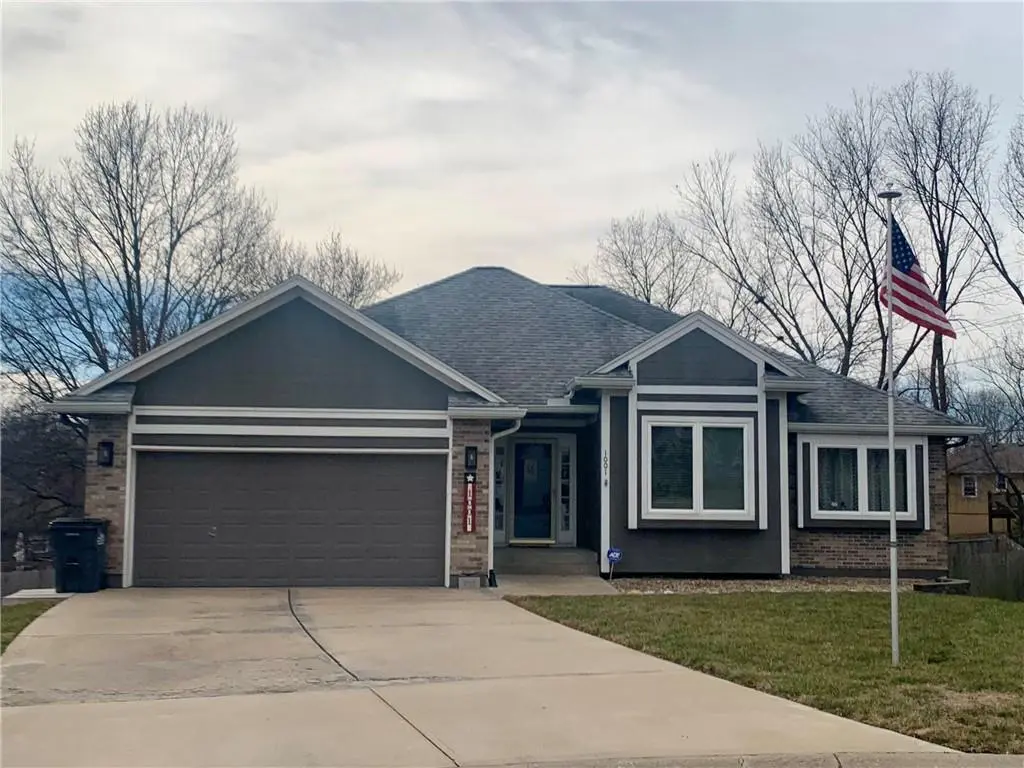 1001 NW CREEK SIDE CIR, Blue Springs, MO 64015