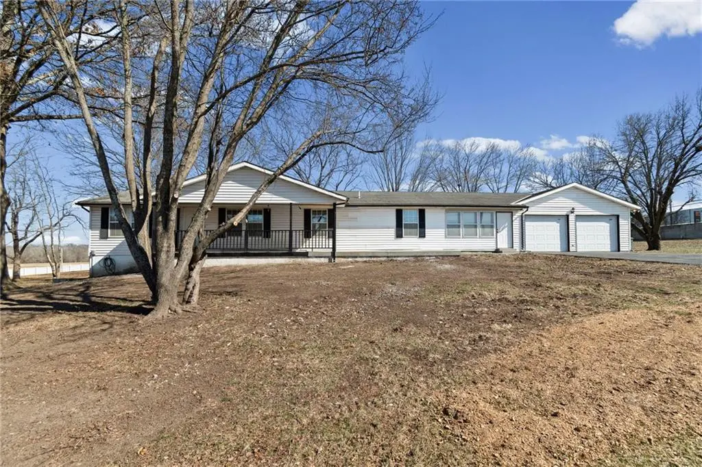 700 Harr Grove RD, Peculiar, MO 64078