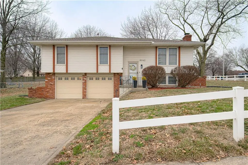 8042 N Stoddard AVE, Kansas City, MO 64152