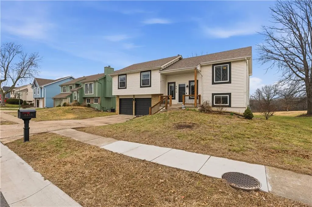 6810 E 143rd ST, Grandview, MO 64030