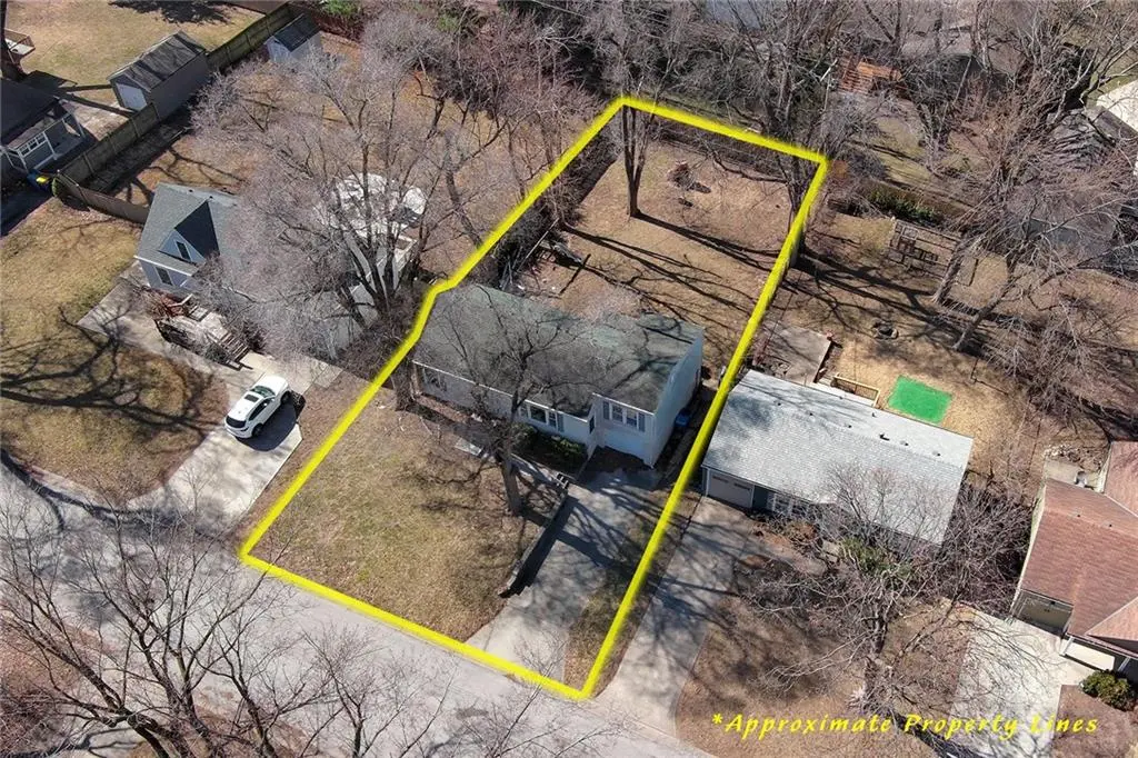 7400 Springfield ST, Prairie Village, KS 66208
