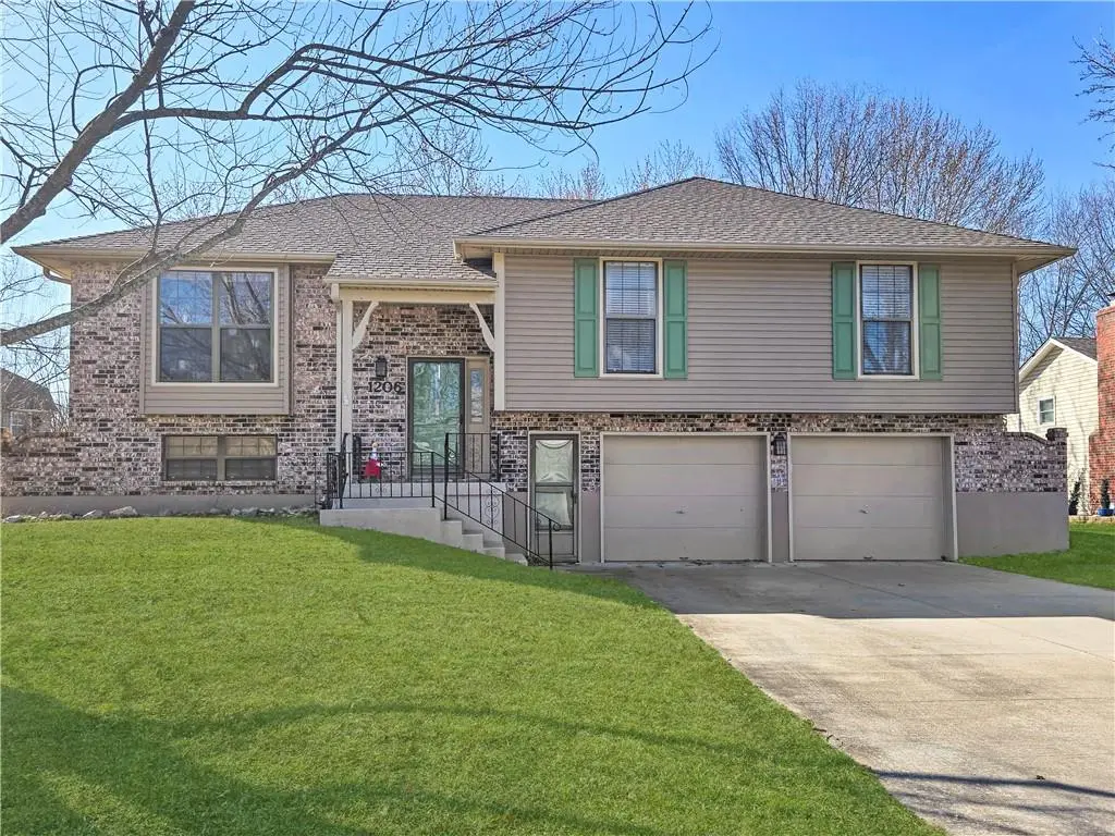 1206 Cambridge DR, Warrensburg, MO 64093