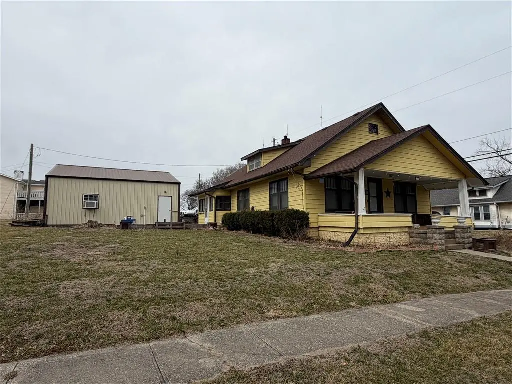 611 N Chestnut ST, Cameron, MO 64429