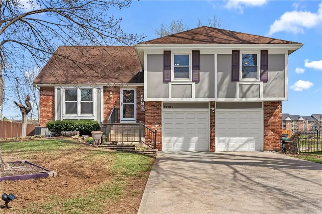 12189 S Fox Ridge DR, Olathe, KS 66062