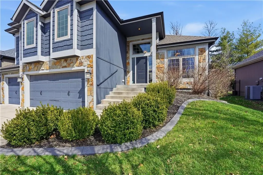 6015 N Ames AVE, Kansas City, MO 64151