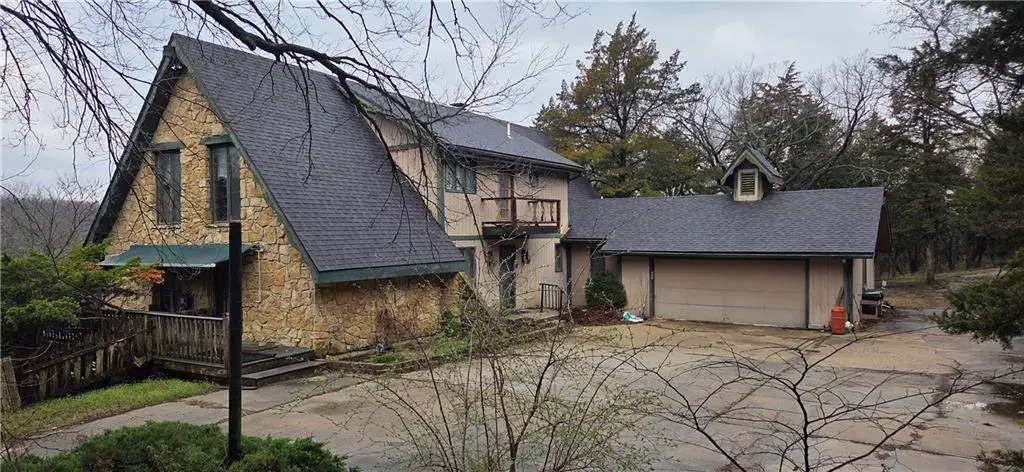 939 E 1264 RD, Lawrence, KS 66047