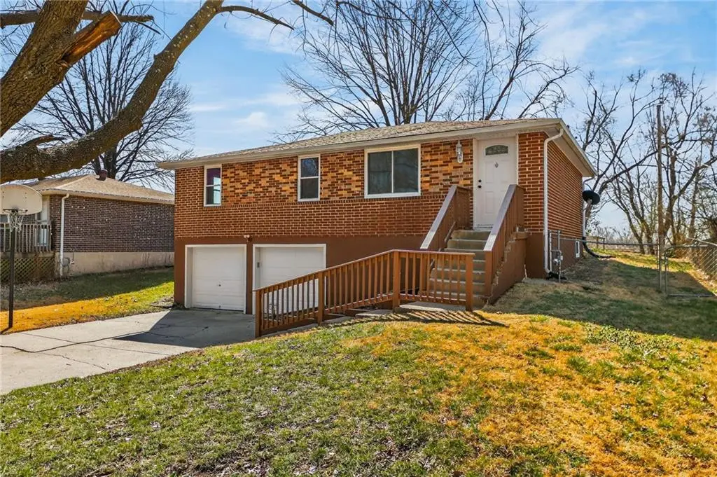 5909 NE 45th TER, Kansas City, MO 64117