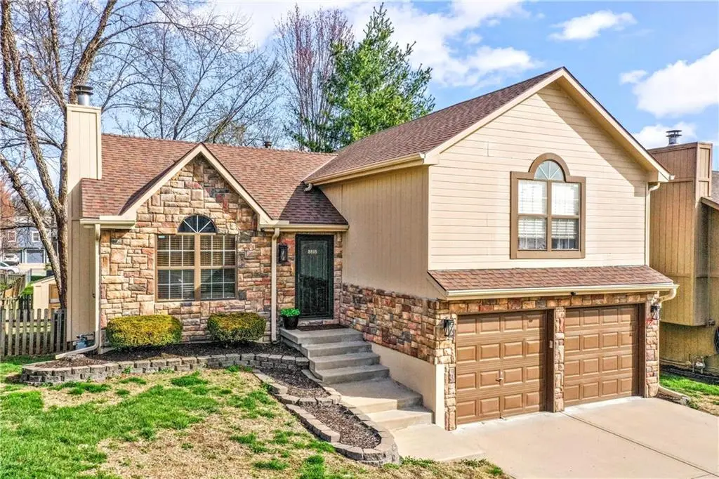 8816 NE 73rd TER, Kansas City, MO 64158