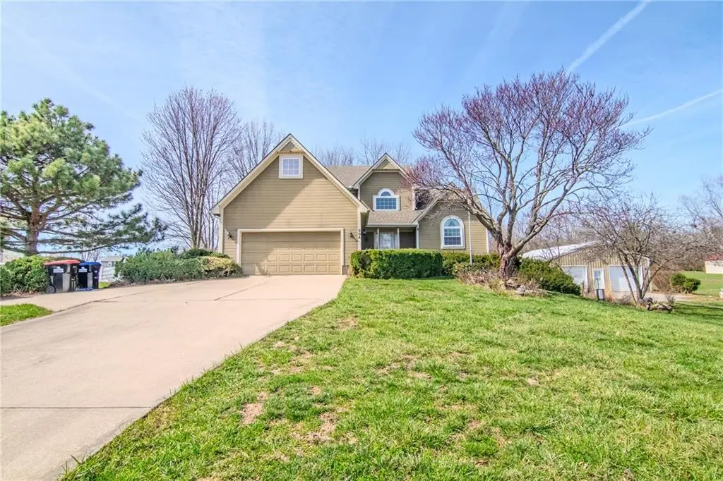 904 Allendale Lake RD, Greenwood, MO 64034