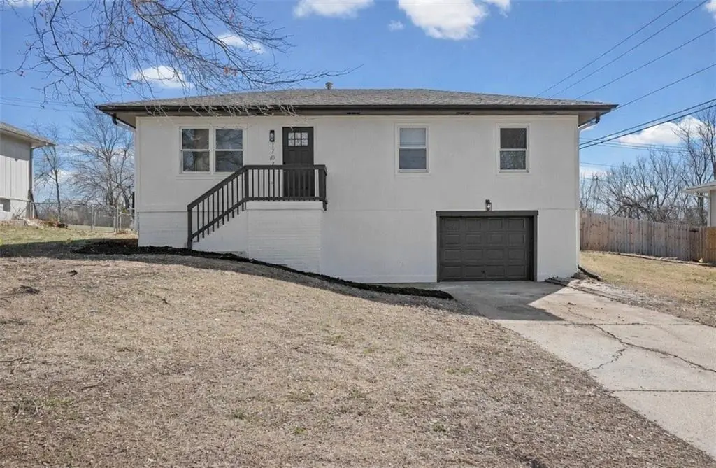 1707 Stacy RD, Harrisonville, MO 64701