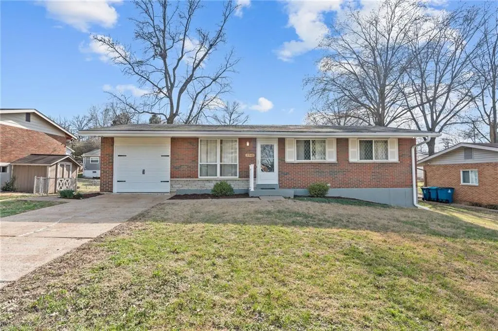 3946 colony gardens DR, St Louis, MO 63125