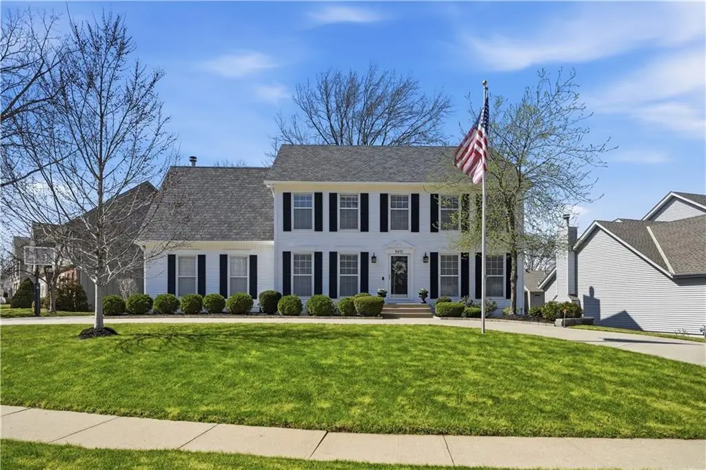 8410 Greenwood CIR, Lenexa, KS 66215