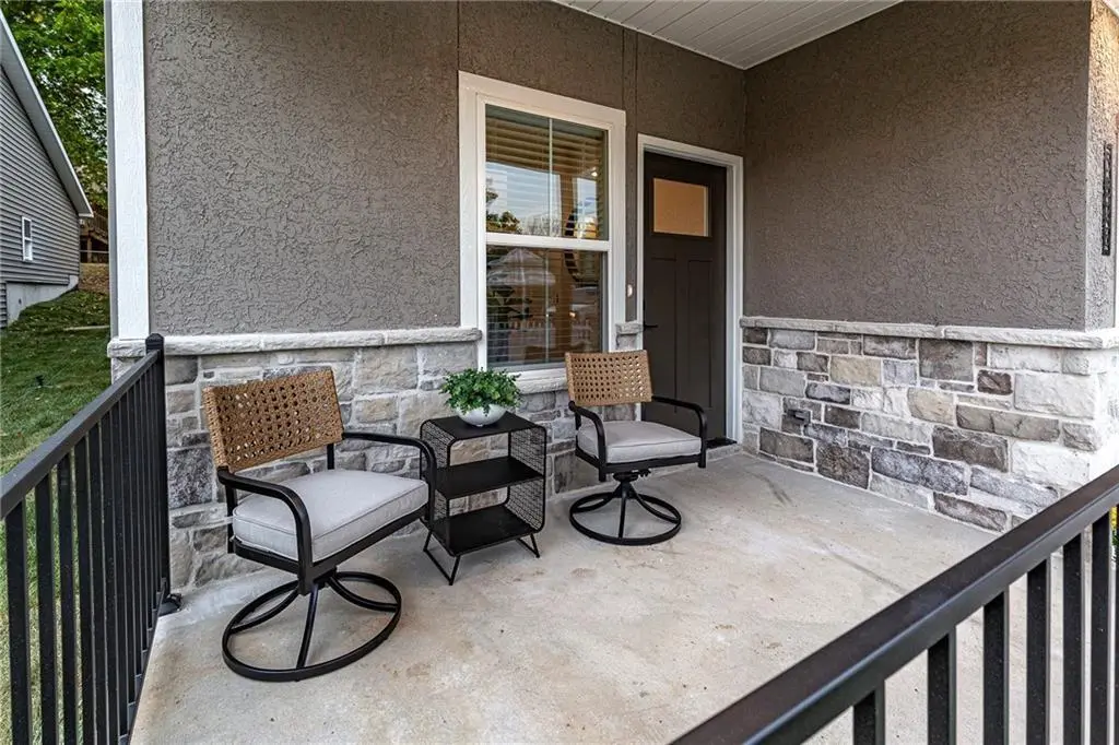 5834 Hunter CT, Raytown, MO 64133