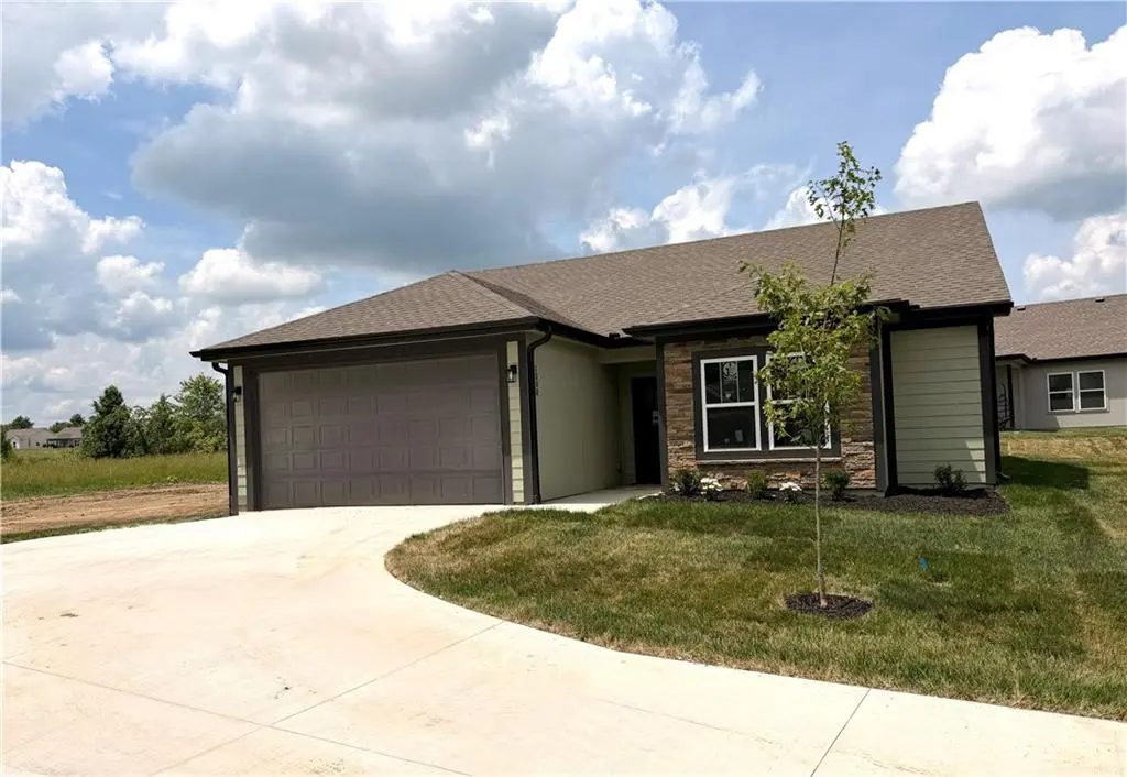 1300 NE Sequoia CT, Oak Grove, MO 64075
