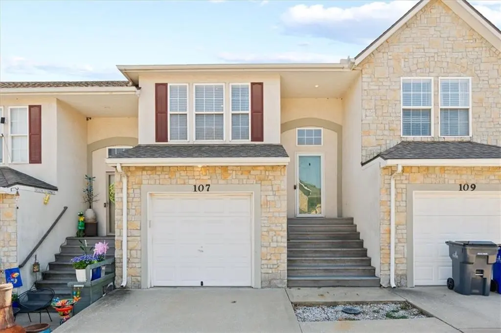1201 N MART WAY DR #107, Olathe, KS 66061