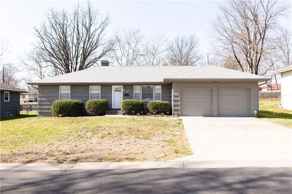 4980 NE Chouteau DR, Kansas City, MO 64119