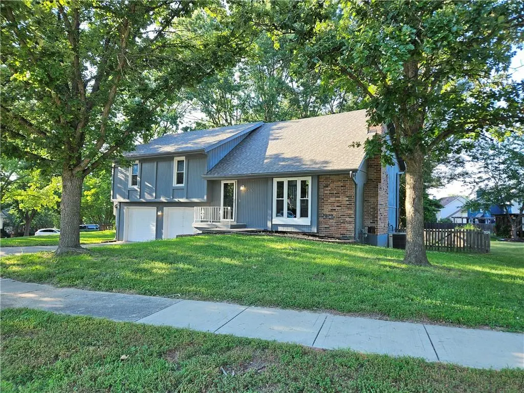 1300 NE 80th ST, Kansas City, MO 64118