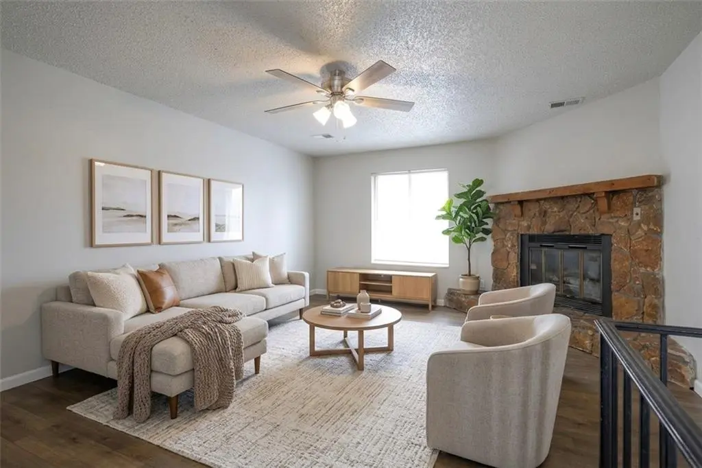 6014 E 127th ST, Grandview, MO 64030