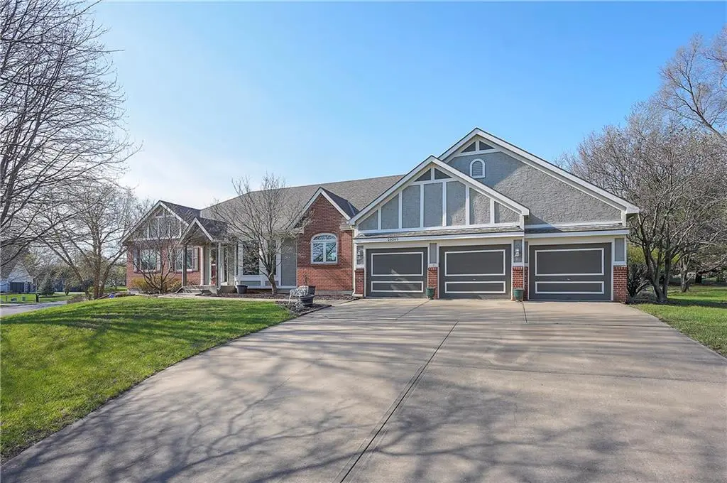 20265 W 115th TER, Olathe, KS 66061