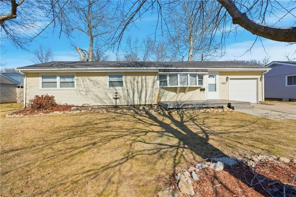 1002 NE 62nd St N/A, Gladstone, MO 64118