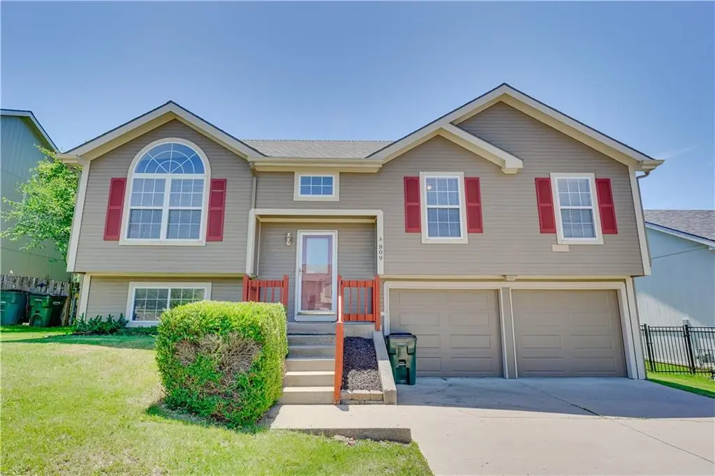 809 Village ST, Leavenworth, KS 66048