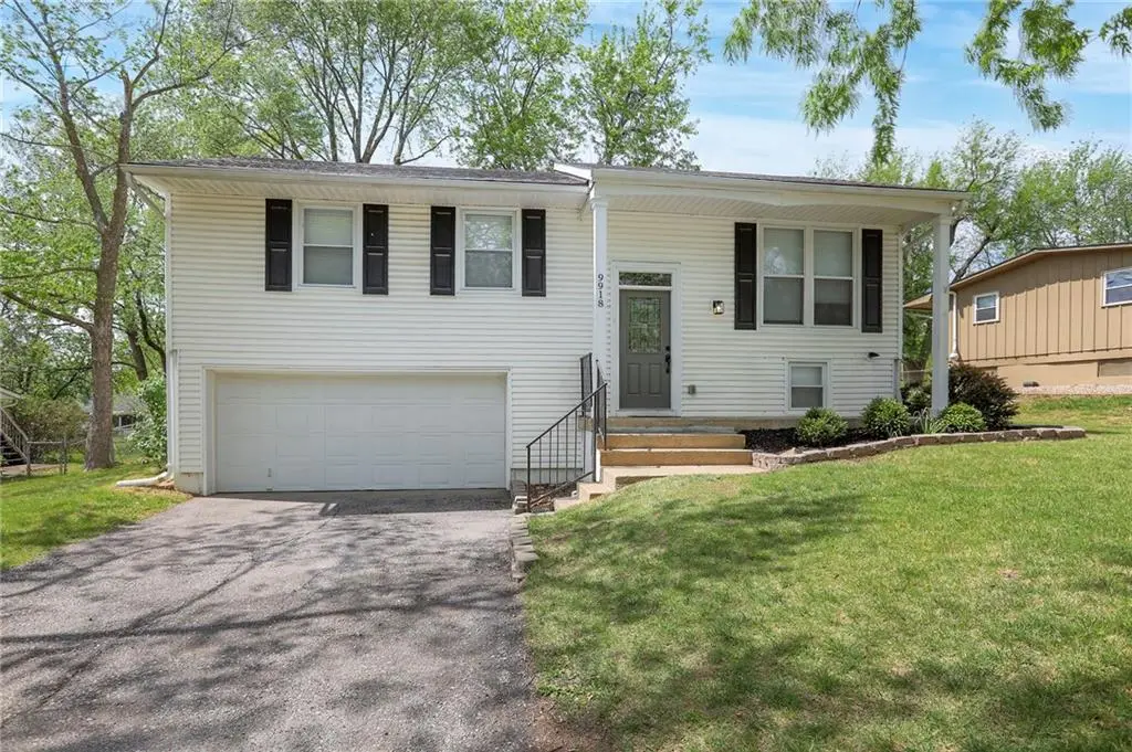 9918 Countryside RD, Lenexa, KS 66215