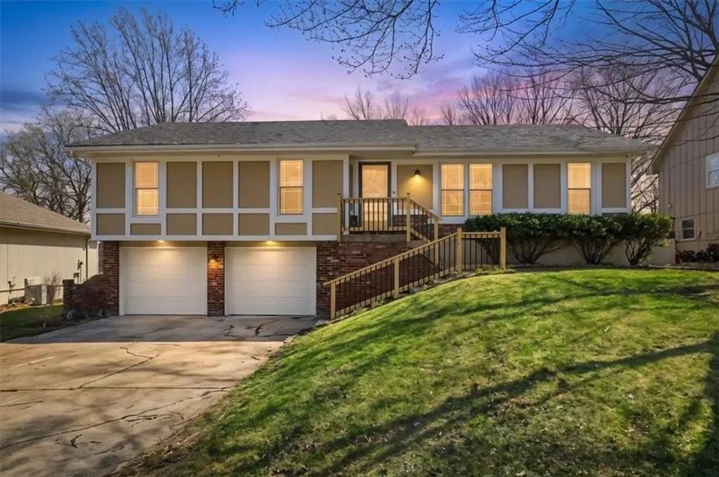 7829 N Garfield AVE, Kansas City, MO 64118