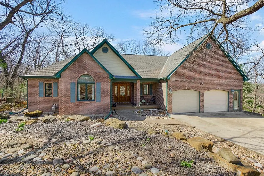 4852 Black Swan DR, Shawnee, KS 66216