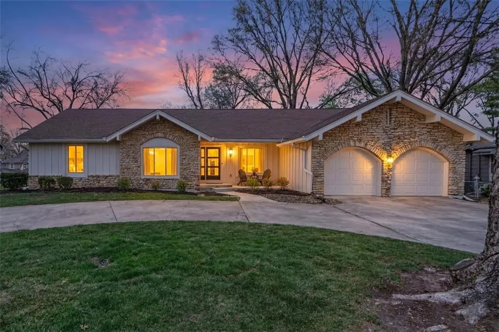 7616 W 98th TER, Overland Park, KS 66212