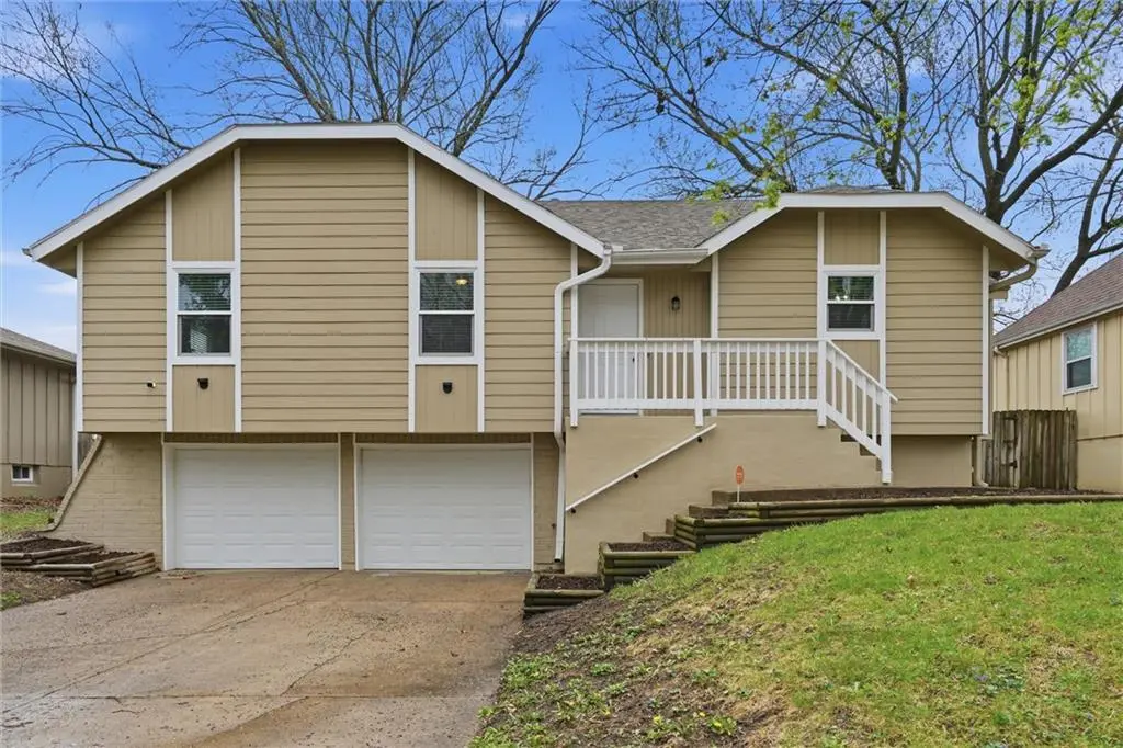 1328 SE Piccadilly ST, Blue Springs, MO 64014