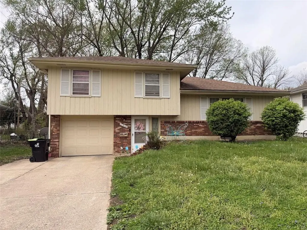 11916 Armitage DR, Grandview, MO 64030