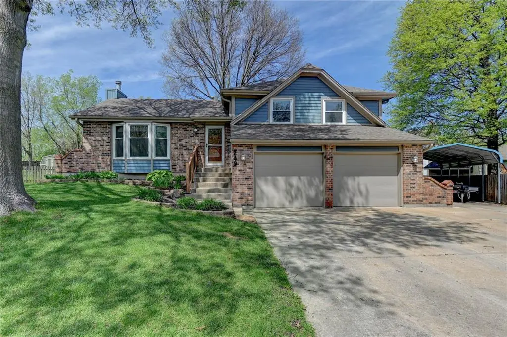 249 S Chambery DR, Olathe, KS 66061