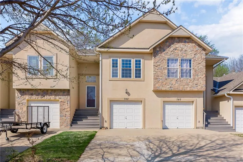742 S WOODSON LN, Gardner, KS 66030