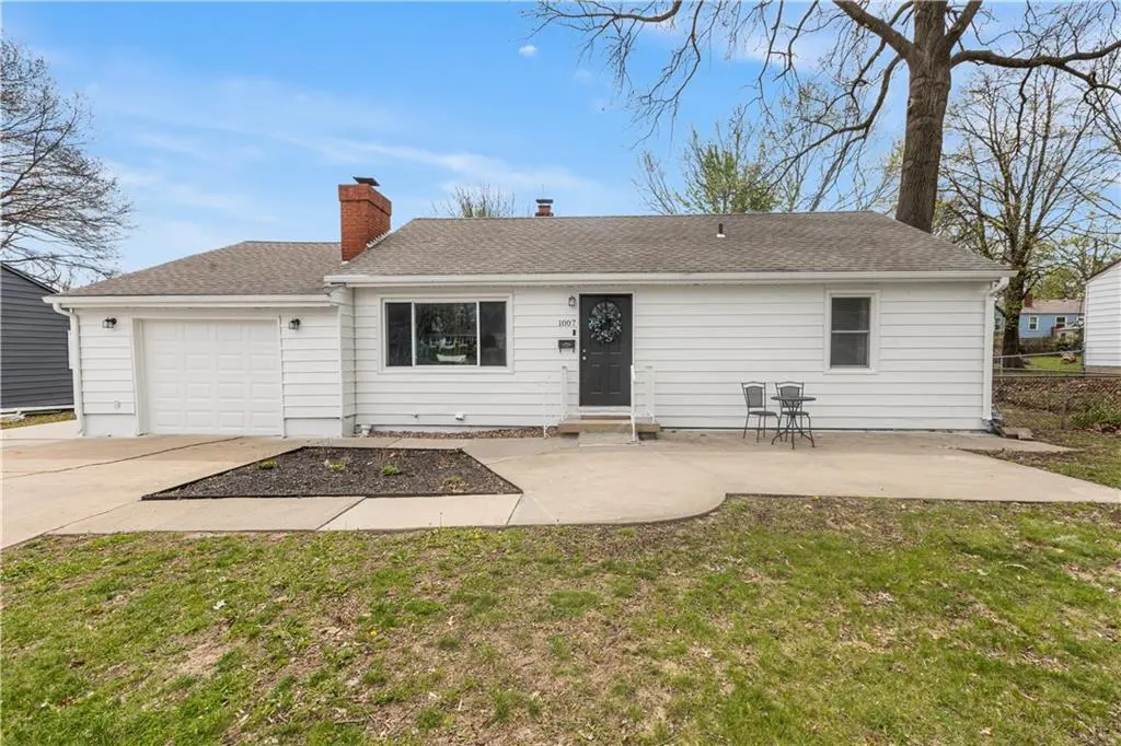 1007 NE 67th ST, Gladstone, MO 64118