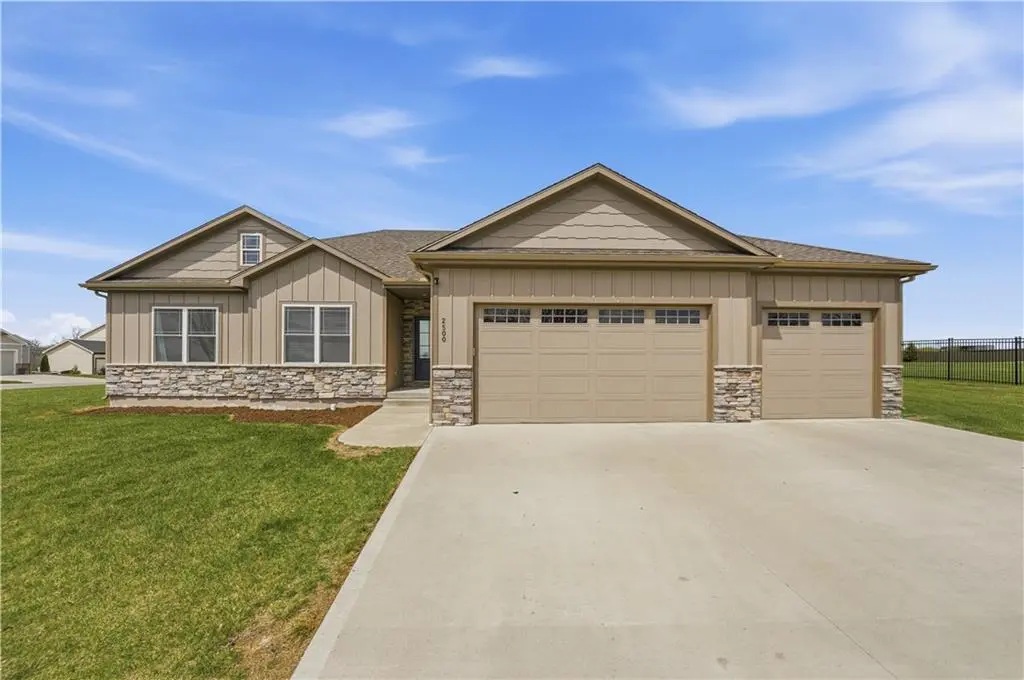 2500 Burris DR, Harrisonville, MO 64701