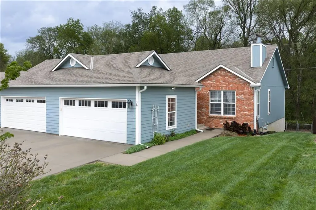 361 E 12th ST, Tonganoxie, KS 66086