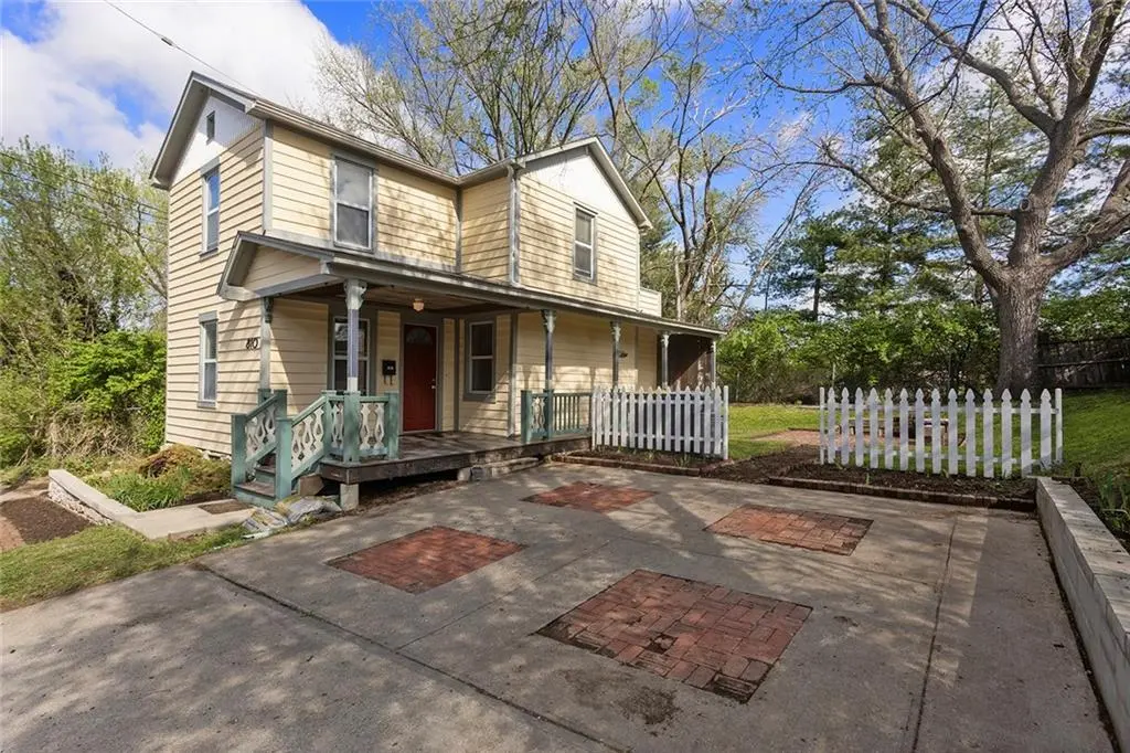 810 W 16th ST, Kansas City, MO 64108