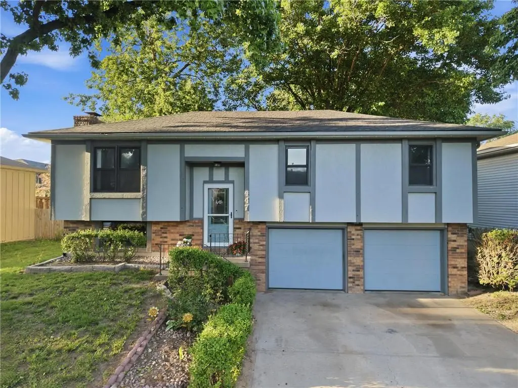 447 Trant ST, Edwardsville, KS 66111