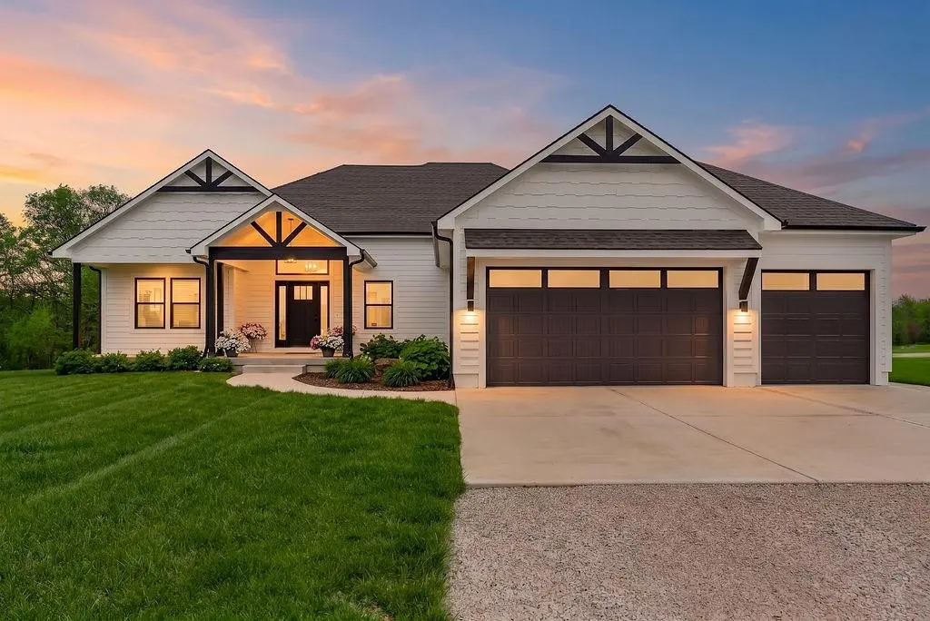 12749 NE Cherokee DR, Adrian, MO 64720