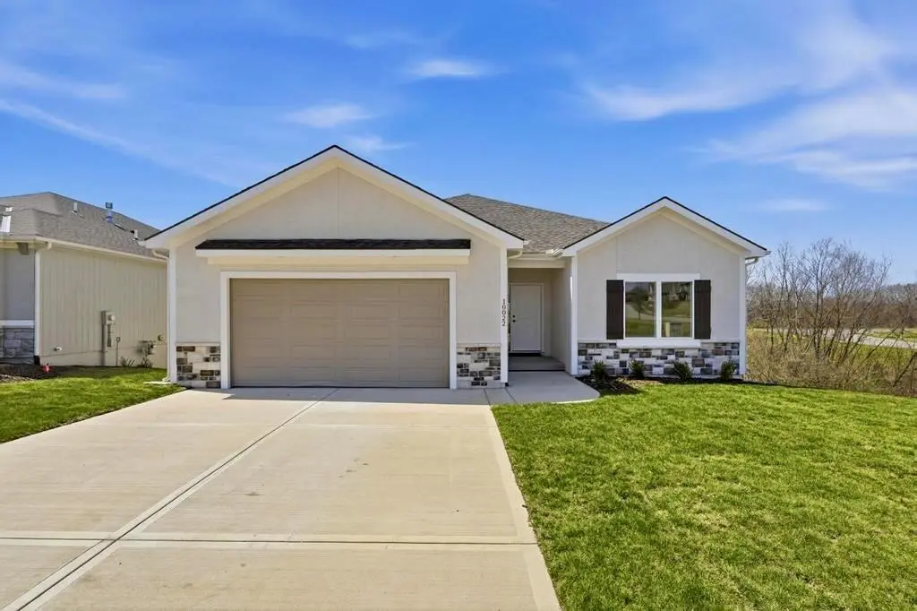 10022 N Oakland AVE, Kansas City, MO 64157