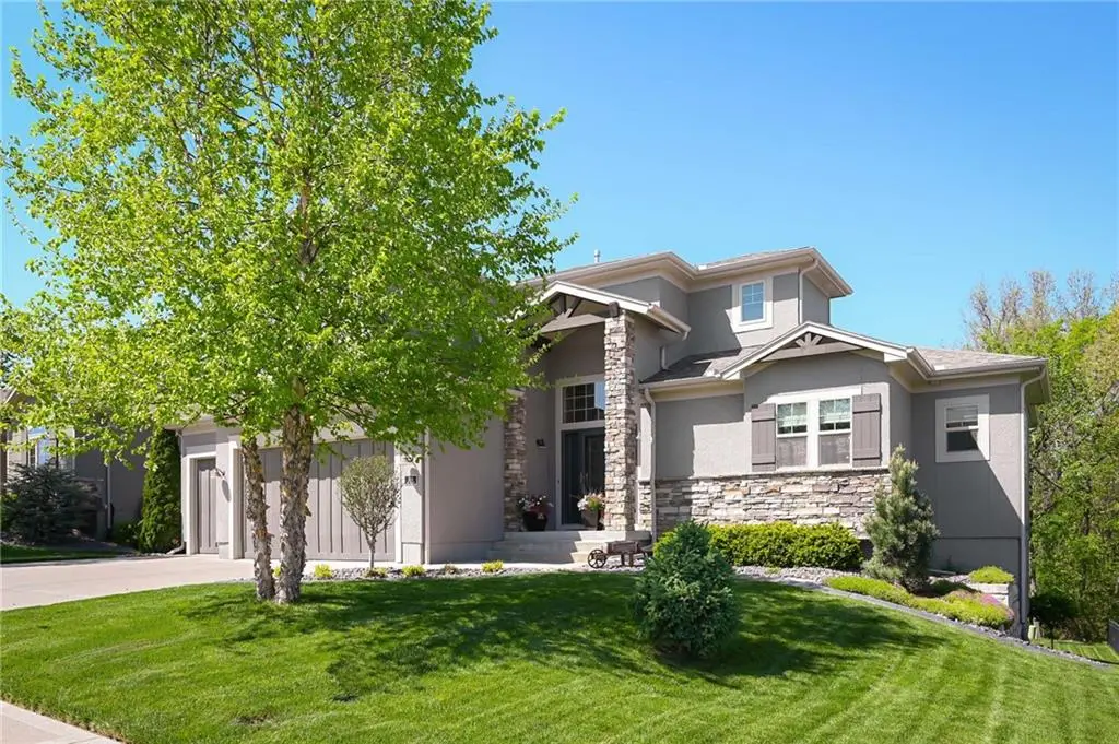 804 Old Hickory RD, Greenwood, MO 64034