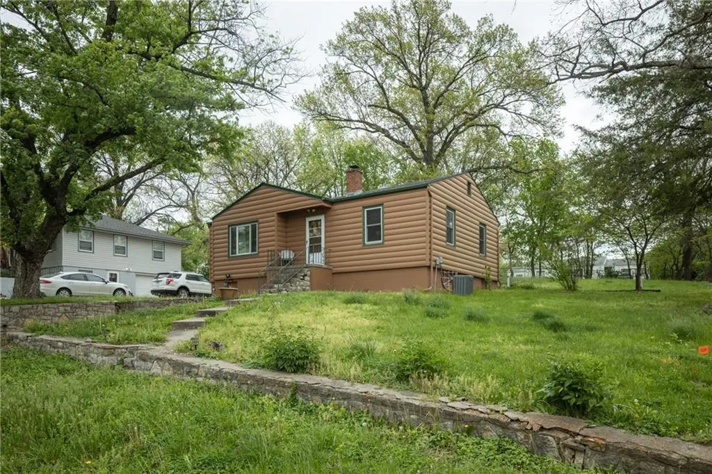 111 WALLER AVE, Excelsior Springs, MO 64024