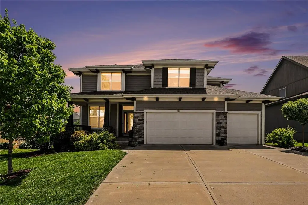 928 N Stonecrest RD, Olathe, KS 66061