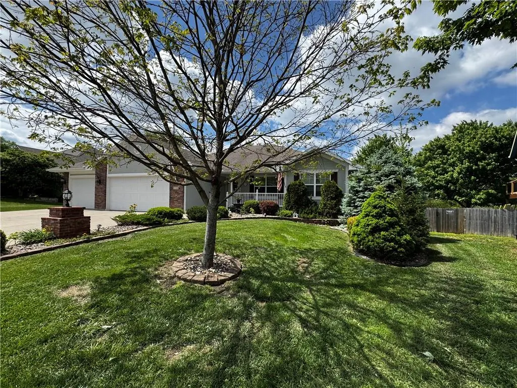 714 Ridge Crest DR, Raymore, MO 64083