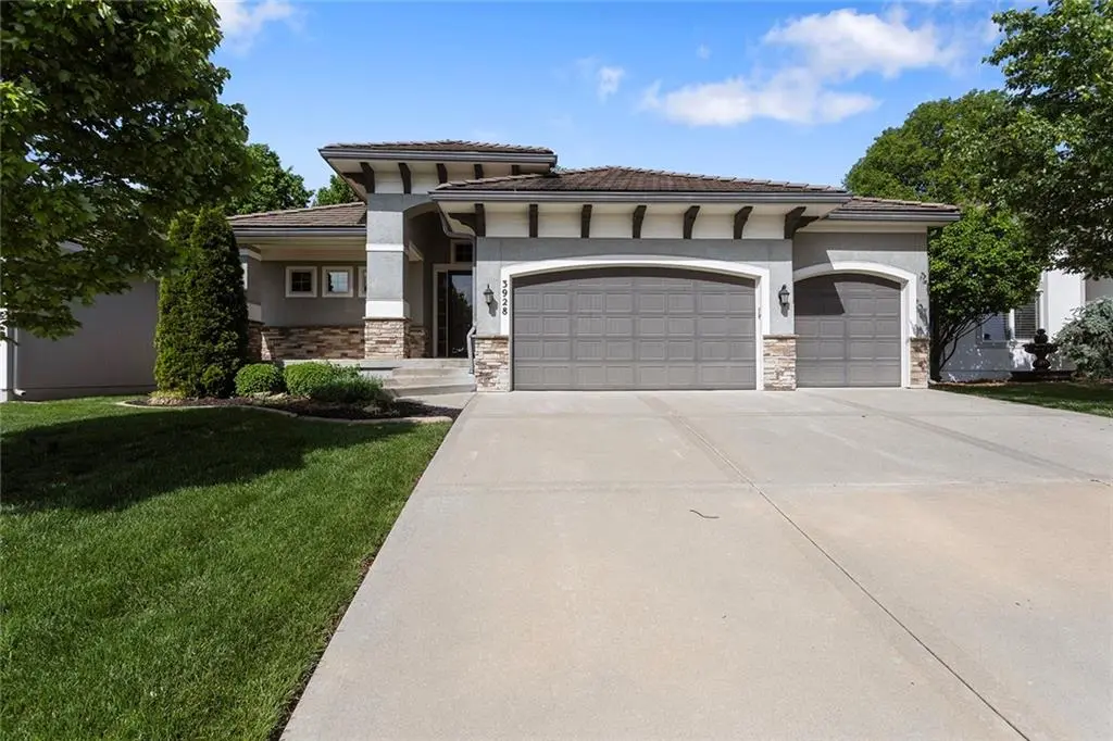 3928 NE INDEPENDENCE AVE, Lee's Summit, MO 64064