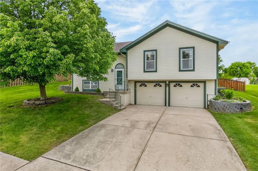 810 Pine crest AVE, Kearney, MO 64060