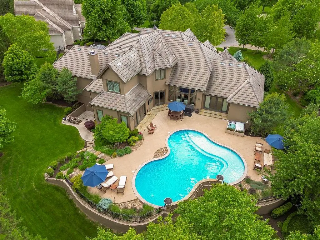 4600 W 146th ST, Overland Park, KS 66224