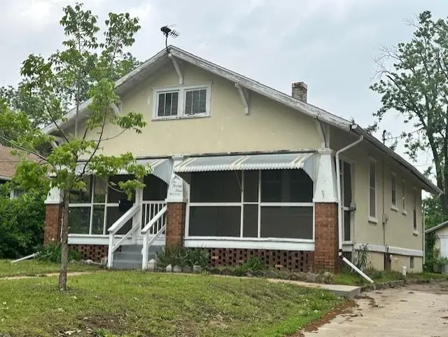 229 S Oak ST, Nevada, MO 64772